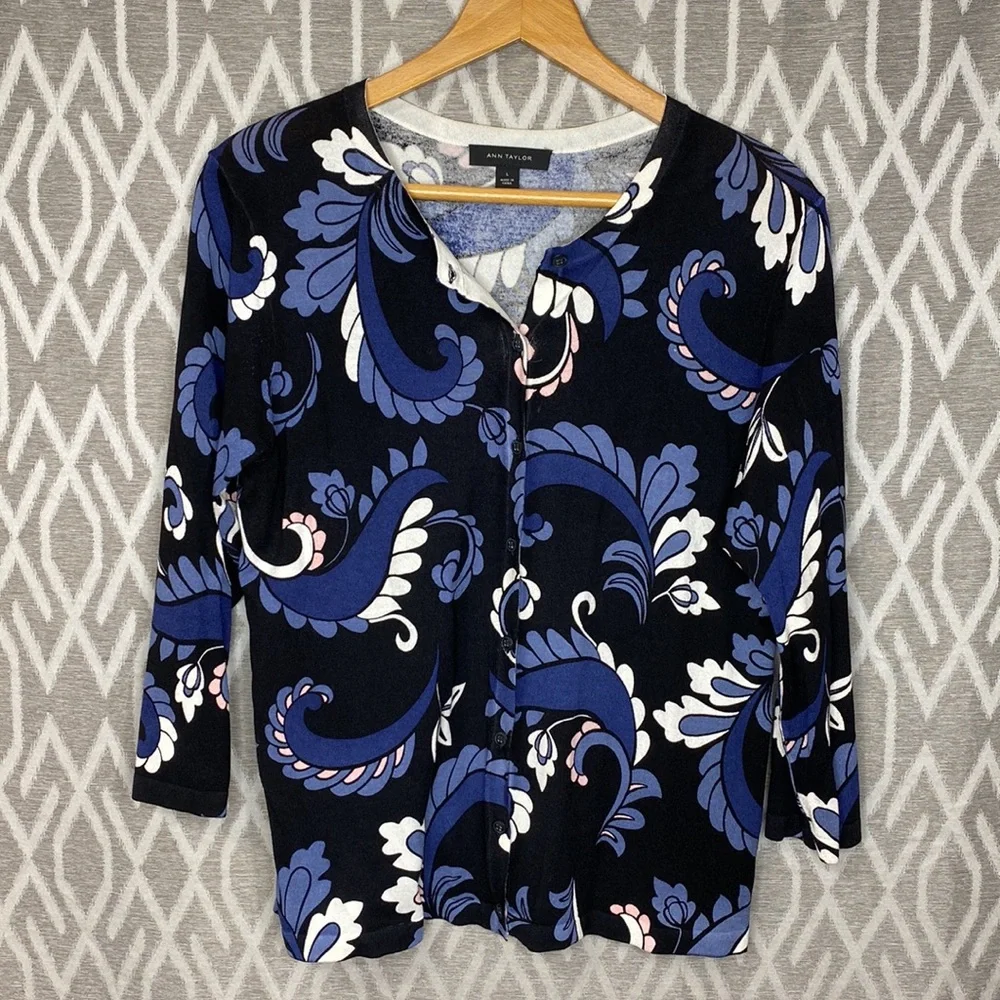 Ann Taylor Printed Cardigan 3/4 Sleeves in Blue & Black w/ Blush Accents Size: L